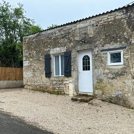Studio Apartment Nanteuil-en-Vallee