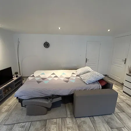 Studio Apartment *